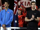 FINALISTÉ PO BOJI. Vítz Novak Djokovi (vlevo) a poraený Andy Murray.