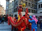 Průvod masek na Staroměstské náměstí zahájil letošní karneval.