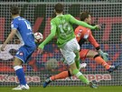 Bas Dost (uprosted), fotbalista Wolfsburgu, stílí úvodní gól v utkání proti...