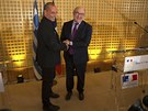Francouzský ministr financí Michel Sapin a jeho ecký protjek Janis Varufakis...