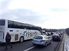 Dálnici D1 na 18. kilometru ve smru na Brno zastavila nehoda tí aut (1. února...