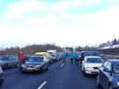 Dálnici D1 ve smru na Brno v nedli ráno zastavila nehoda tí aut (1. února...