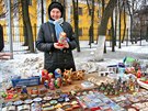 Prodavaka suvenýr Natalija prodá u rjazaského Kremlu v Rusku o dvacet...