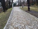 Opravená cesta v zahrad Kinských