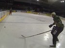 Noviná si vyzkouel hokejovou kameru