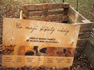 íalí kompostér, tedy vermikompostér, v komunitní zahrad na praském Opatov.