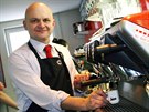 Miroslav Splavec, certifikovaný barista a trenér barist kávové koly, buduje...