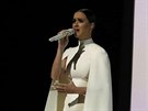 Katy Perry pila na Grammy s písní By The Grace of God.