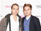 Dylan Sprouse a jeho dvoje Cole Mitchell Sprouse (New York, 24. dubna 2014)