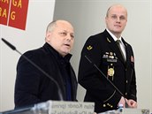 Ředitel Městské policie hlavního města Prahy  Eduard Šuster (vpravo) spolu s...