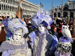 V Benátkách oficiáln zaal svtoznámý karneval, na kterém jsou k vidní lidé v...
