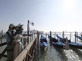 Gondoly a kraboky - nejznámjí symboly Benátek. (8. února 2015)