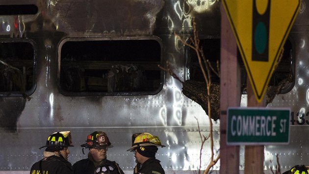 Nehoda vlaku a automobilu v New Yorku (3. nora 2015).