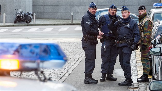 Bruselsk policie evakuovala ti administrativn budovy Evropskho parlamentu kvli podezelmu vozidlu, kter tam zaparkoval slovensk oban (2. nora 2015).