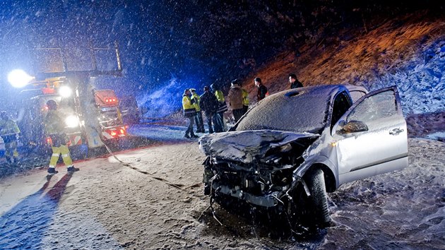 Kolem Měřína se prohnala silná sněhová vánice a řada dopravních nehod paralyzovala dopravu na dálnici D1.