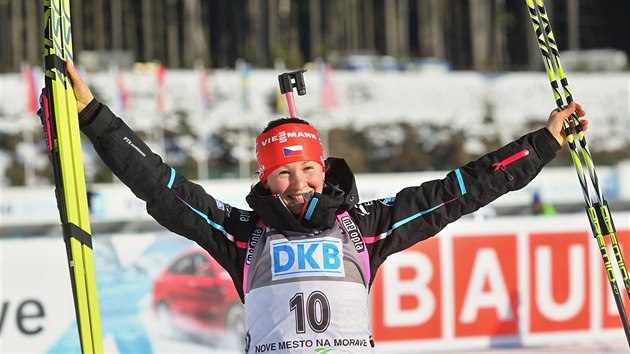 RADOST. Biatlonistka Veronika Vítková slaví t�etí místo ve sprintu SP v Novém...