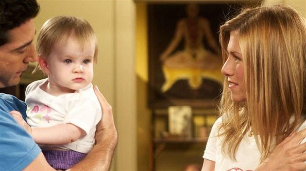 Postava Rachel se posunula do mateřské role. Otce malé Emmy nejdřív tajila, přátelé však přišli na to, že to byl Ross.