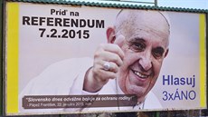 Slovenské referendum 2015. Křesťanští aktivisté využili na plakáty i papeže...