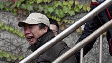 Píbuzný obti pádu tchajwanského letadla dorazil na místo nehody (5. února...