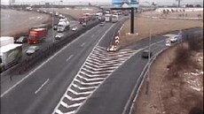 Nehoda na 22. kilometru zkomplikovala provoz na Praském okruhu, tvoily se...