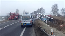 U Olbramovic se eln srazilo osobní auto s autobusem. V aut cestovala idika...