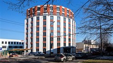 Osmipatrová budova vyrostla v areálu sportovního klubu Pedagog na...