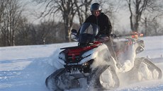 Kdy� nesn�í nebo nefouká silný vítr, vyjí�dí Josef Holemá� se �ty�kolkou na...