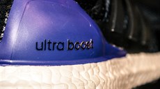 Adidas ultra boost - patní miska je umístna z vnjí strany svrku.