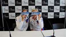 NEROZLUNÁ DVOJKA. Neuplyne moc dn, kdy by Denisa Allertová (vlevo) a Tereza Smitková nebyly v kontaktu. Jsou dobré kamarádky - a nyní se potkaly i ve fedcupovém týmu.