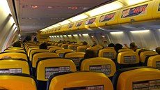 Interiér letadla Ryanairu