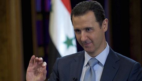 Autoritáský prezident Sýrie Baár Asad bhem rozhovoru s BBC (9. února 2015).
