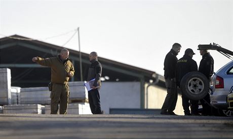 Policejní prezidium kontrolovalo 13. února materiál uloený v muniním skladu...