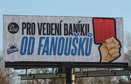 ást fanouk Baníku Ostrava, která protestuje proti vedení klubu, vylepila...