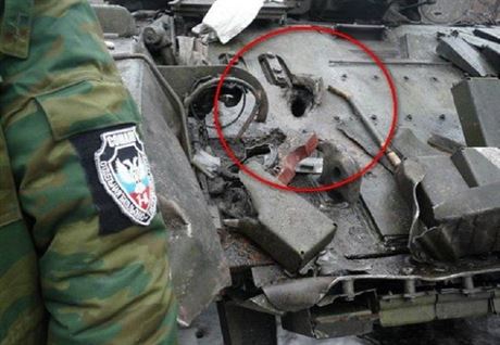 Detail zsahu tanku T-64BV protitankovou stelou vyplenou s nejvt...
