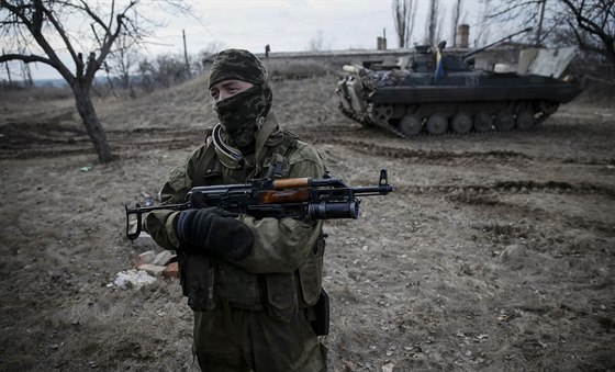 Ukrajinský voják u Debalceve (8. února 2015)