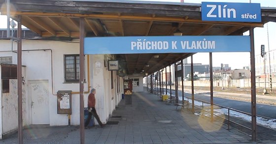 Hlavní vlakové nádraží Zlín-střed je ostudou krajského města.