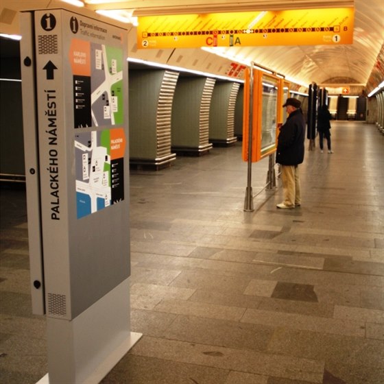 Nový informaní kiosek ve stanici metra Karlovo námstí