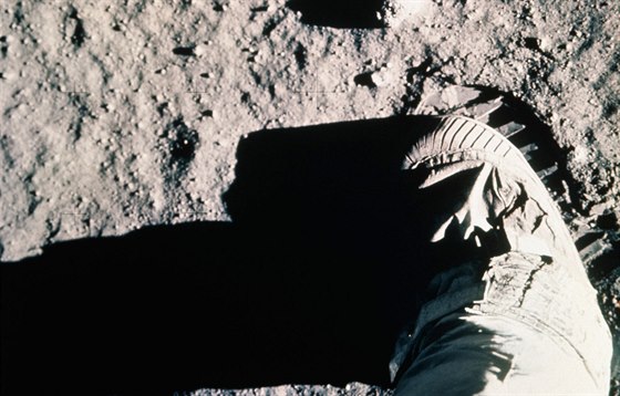 Příchozí hovor může oznámit třeba památná věta Neila Armstronga