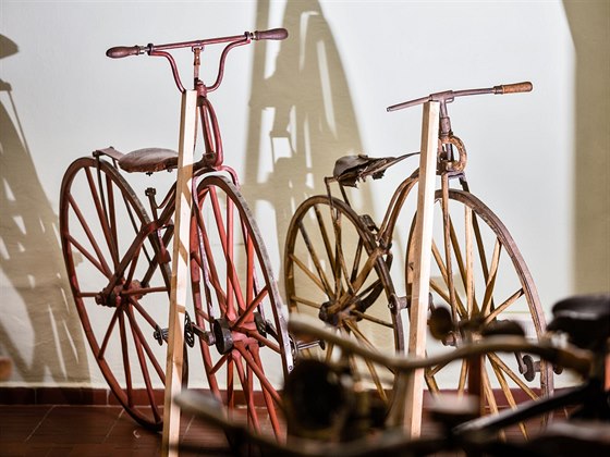 Na výstavě "Volte správný velocipéd!" najdete i nejstarší kola, tzv. kostitřasy...