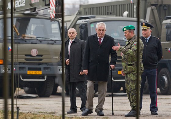 Prezident Milo Zeman v 6. a 7. polní nemocnici v Hradci Králové (18.2.2015).