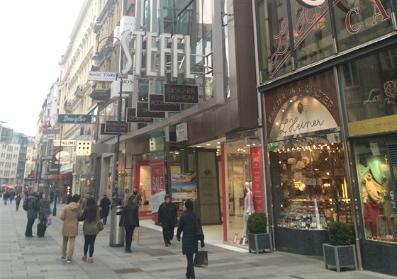 Kärntnerstrasse je jednou z mnoha nákupních tříd rakouské metropole. Zde...