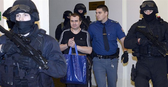 Rus Jevgenij Rotshtein, díve Dogajev, pichází 19. února 2015 k soudu.
