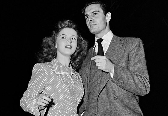 Louis Jourdan s Shirley Temple - Blackovou.