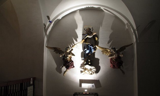 Interiéry klá�tera jsou p�i no�ních prohlídkách speciáln� nasvíceny