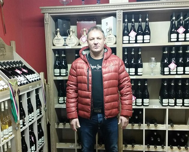 "Máme zhruba 45 vinoték, dv� prodava�ky na prodejnu. Krom� nich by p�i�lo o...