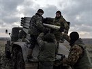Ukrajinské raketomety Grad pálí na povstalecké pozice u Debalceve (8. února...