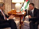 Jordánský král Abdalláh II. (vpravo) jednal s americkým ministrem zahranií...