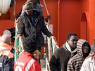Zachránní uprchlíci v italské Lampeduse (16. února 2015).