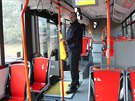 Nové ekologické autobusy, které získal Dopravní podnik msta Brna. Cestující si...