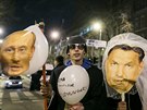 Orbán je Putinova nevsta. Momentka z protiputinovských protest v Budapeti...